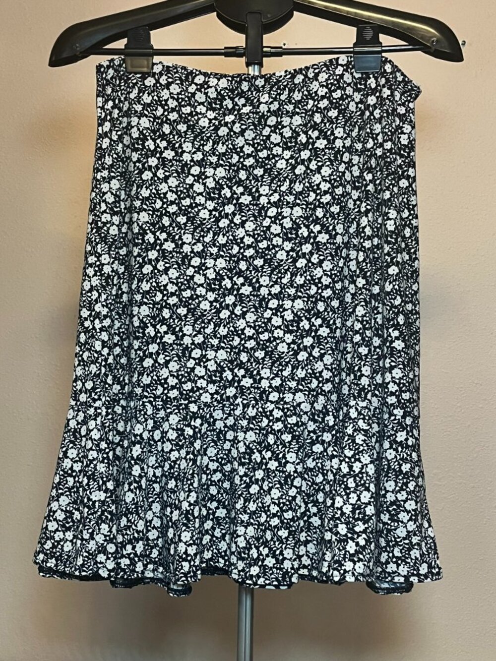 Navy-and-White Floral A-line Skirt with Mermaid-Style Hem-Chaps XL - Picture 2 of 7